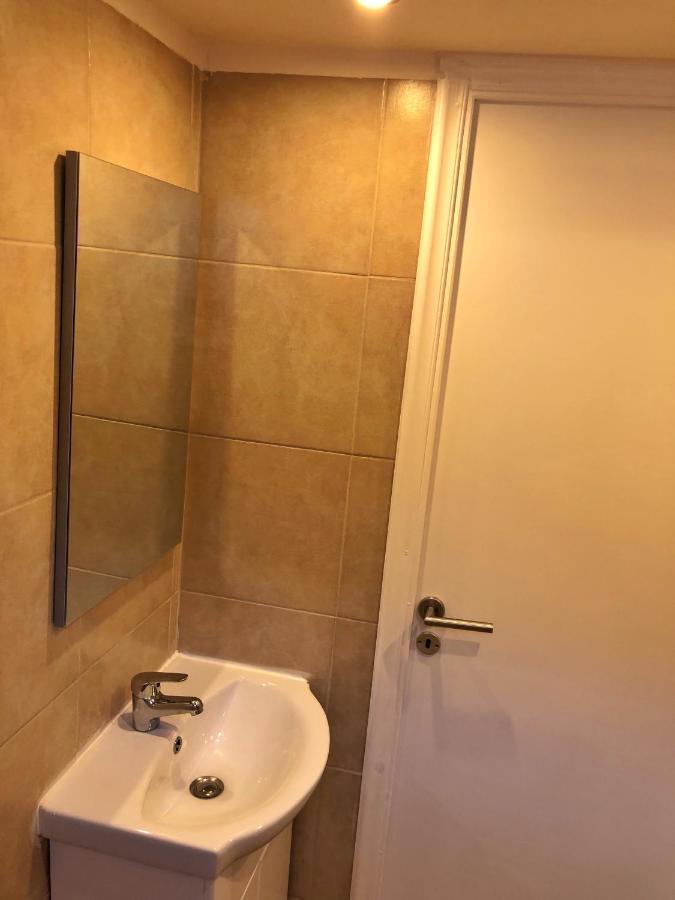 Argo 15min From The Airport, 1min From The Artemis Center Apartment